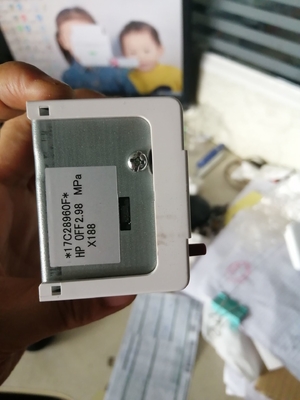 Hitachi screw type chiller accessories high pressure switchG7D06955F